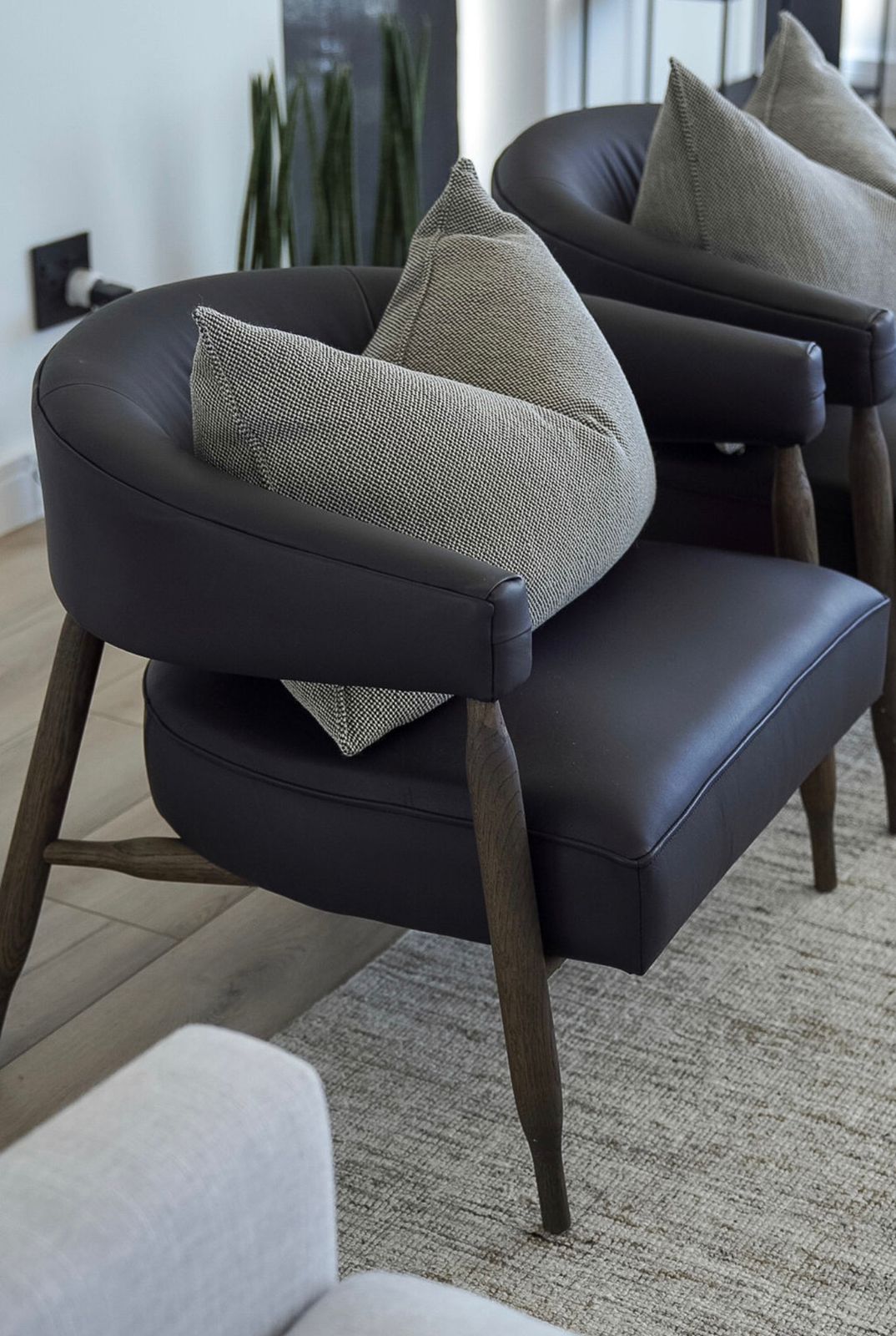 MILAN ARM CHAIR