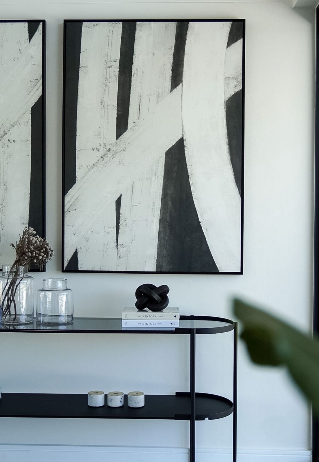 Capsular Console - Glass & Steel